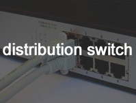 ディストリビューションスイッチ（Distribution Switch）の役割と機能