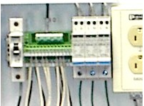 PLC（プログラマブルロジックコントローラ）